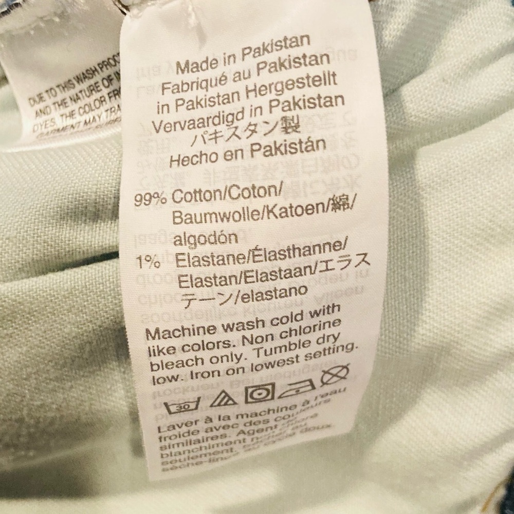 J. Crew medium wash mid-thigh cutoff denim shorts. Size 27 - Picture 4 of 4